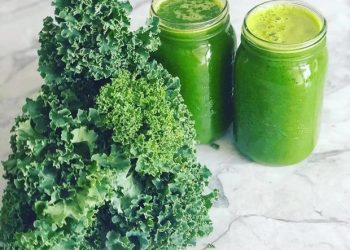 Nước ép cải xoăn, cần tây giúp cải thiện sức khỏe và làn da