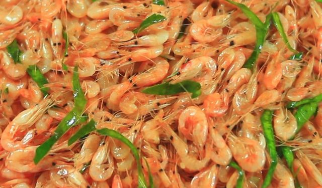 Rang tép đồng đúng cách để vàng thơm, không tanh