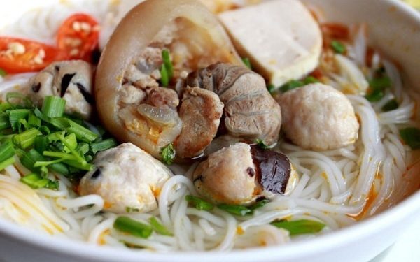 Đổi món với Bún móng giò