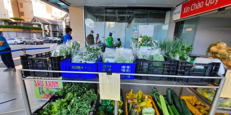 Chuỗi cửa hàng lưu động phục vụ thực phẩm thiết yếu mùa dịch được nhân dân Thủ đô hưởng ứng
