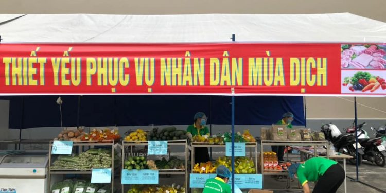 Ngôi Sao Xanh mở bán quầy hàng lưu động phục vụ nhân dân mùa dịch